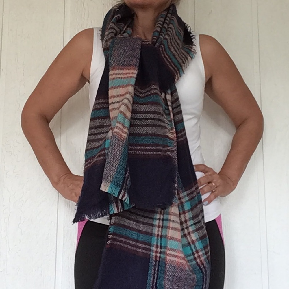 CITY STREETS TARTAN PLAID BLANKET WRAP NWT